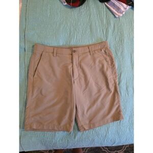 Under Armour  Men's Size 38 UA Tan‎ Beige HeatGear Loose Stretch Golf Shorts
